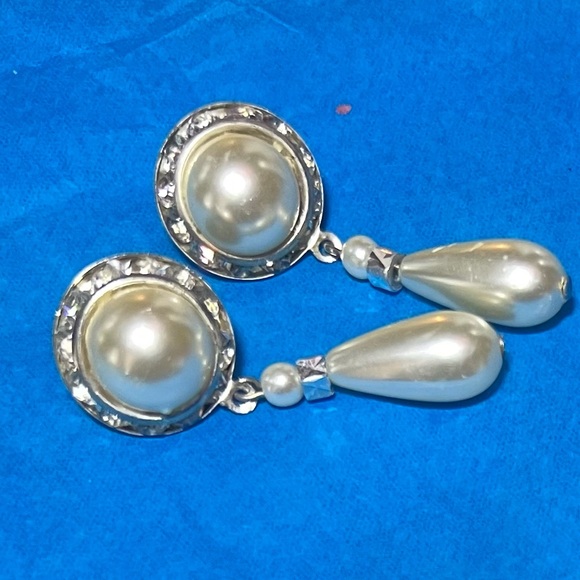 Vintage silver pearl and rhinestones drop earrings - Picture 2 of 3